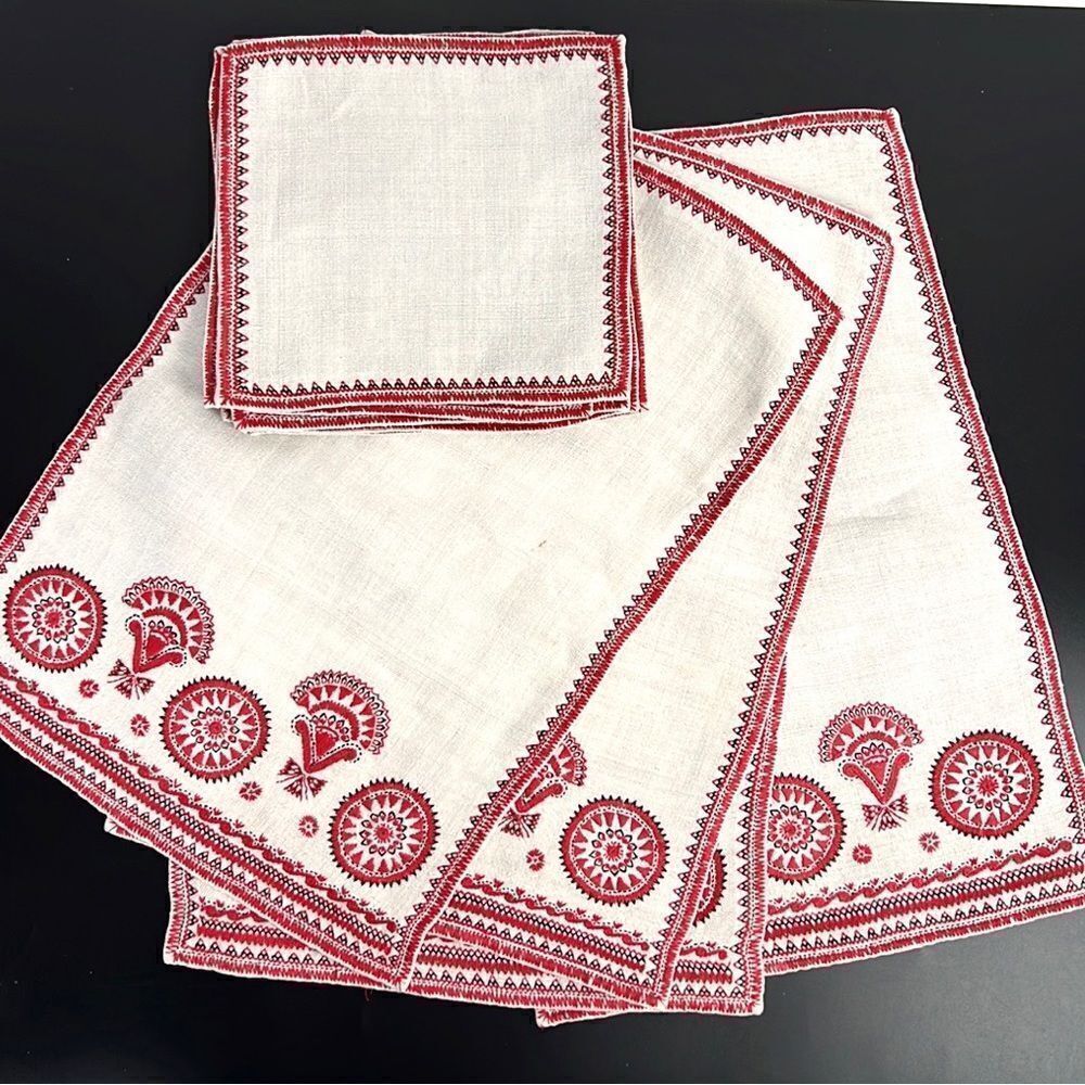 Vintage Linen Embroidered Set of 4 Placemats & 6 Napkins Light Gray and Red